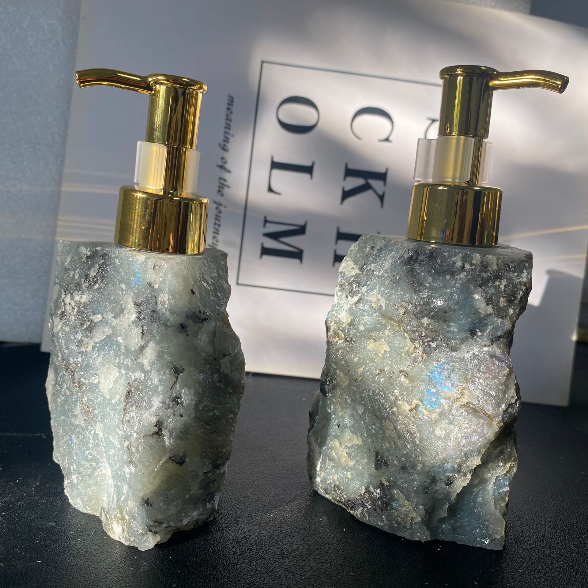 Light luxury, Nordic-style natural pink crystal press bottle — high-end jade. - 5